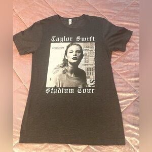 Taylor Swift size small